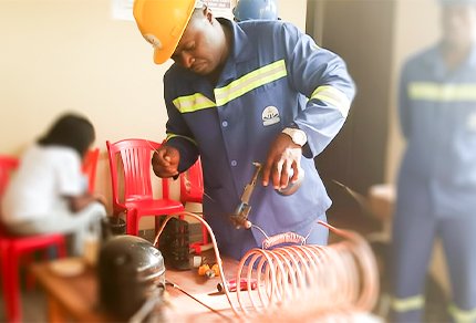 Apprenant en froid et climatisation