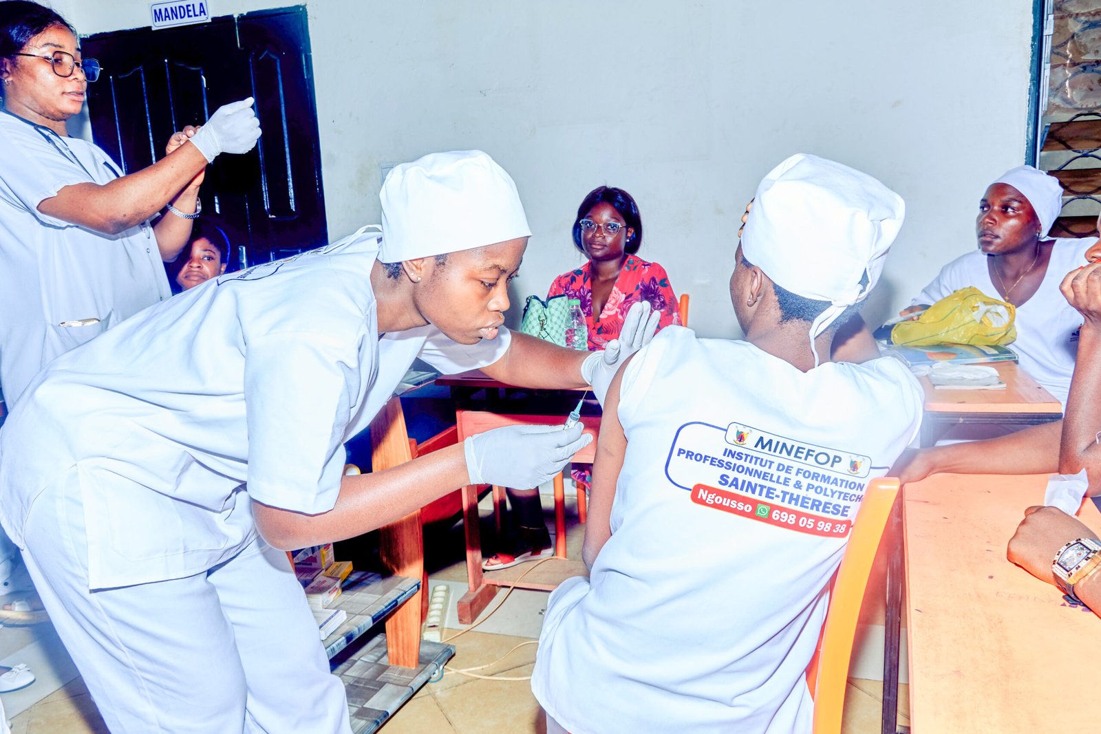 apprenants de l'institut de formation professionnelle et polytechnique sainte-thérèse en soins infirmiers